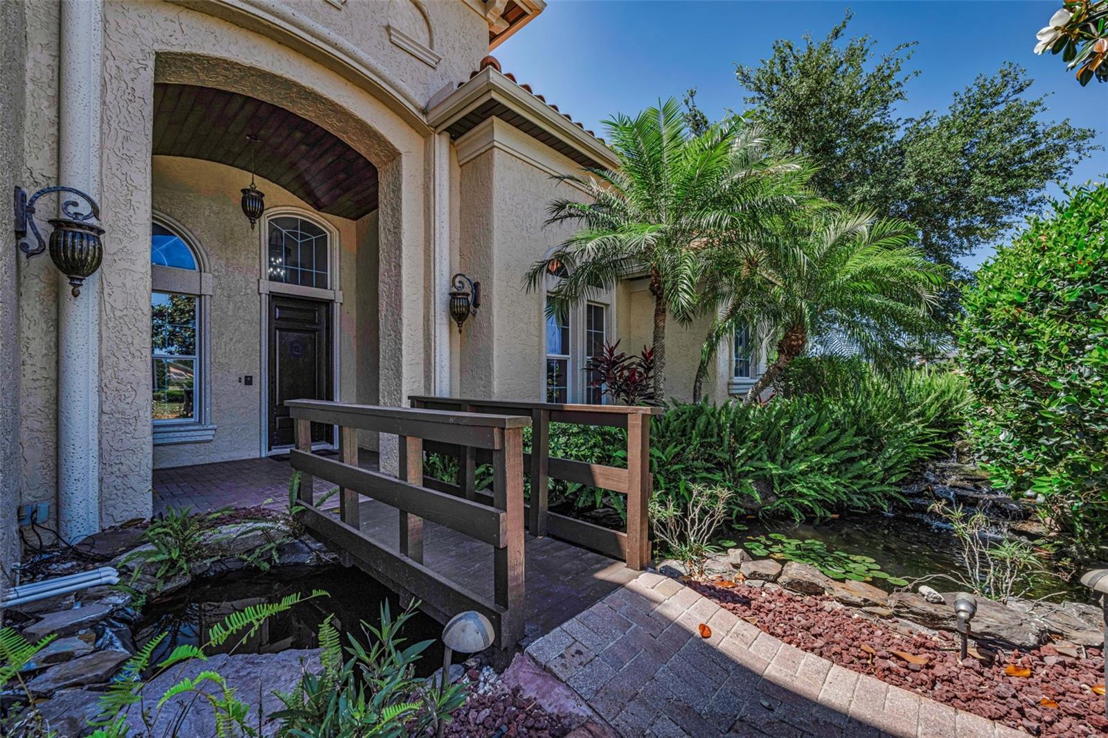 CHAMPIONS CLUB - Residential