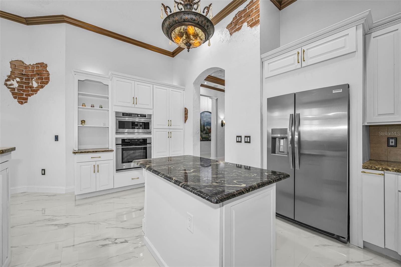 CHAMPIONS CLUB - Residential