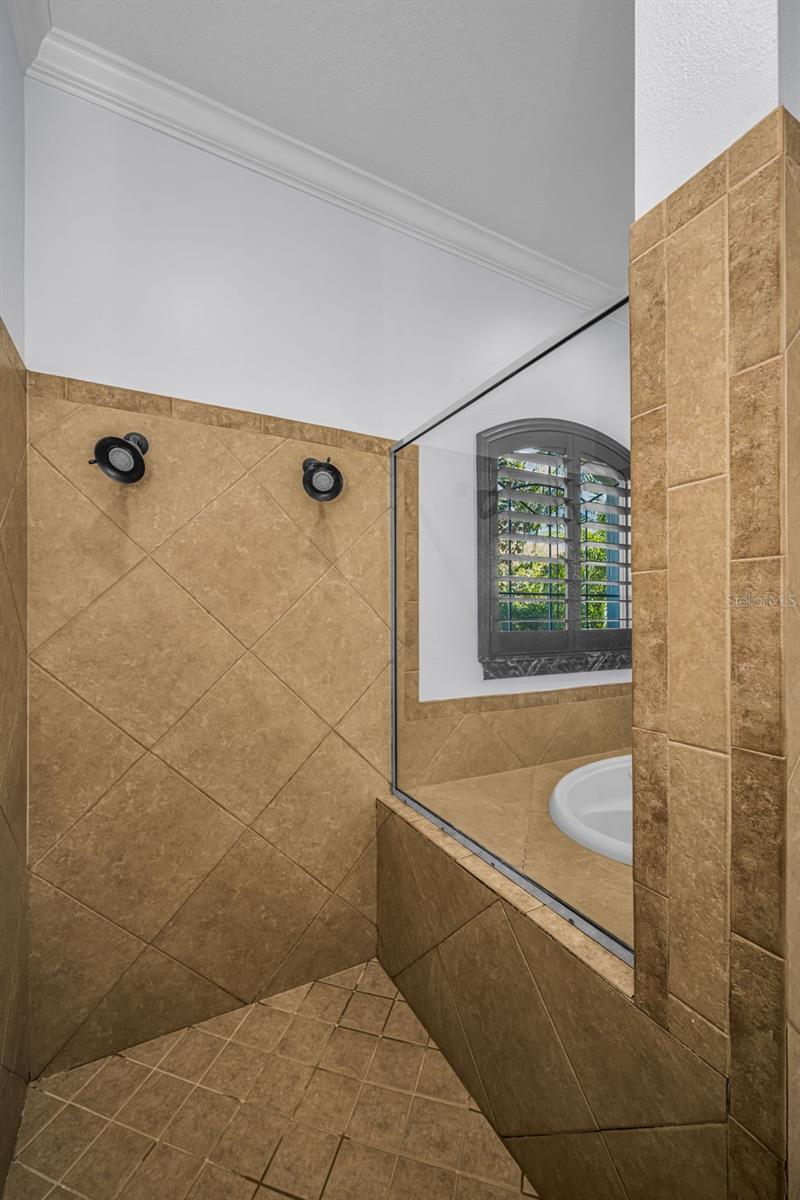 CHAMPIONS CLUB - Residential