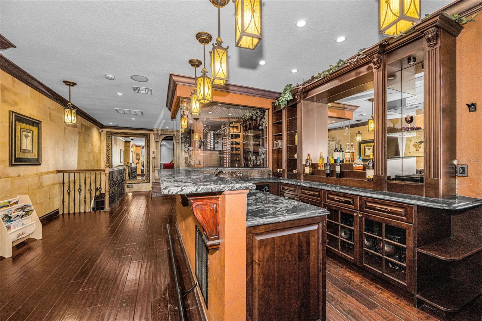 CHAMPIONS CLUB - Residential