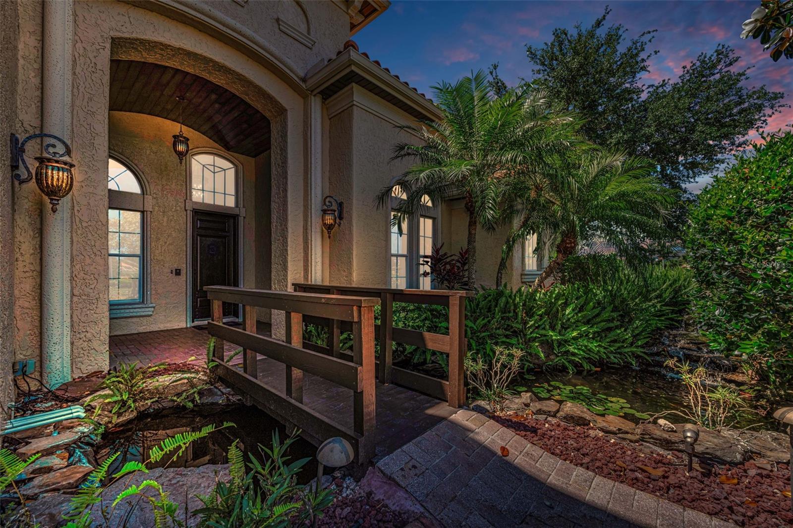 CHAMPIONS CLUB - Residential