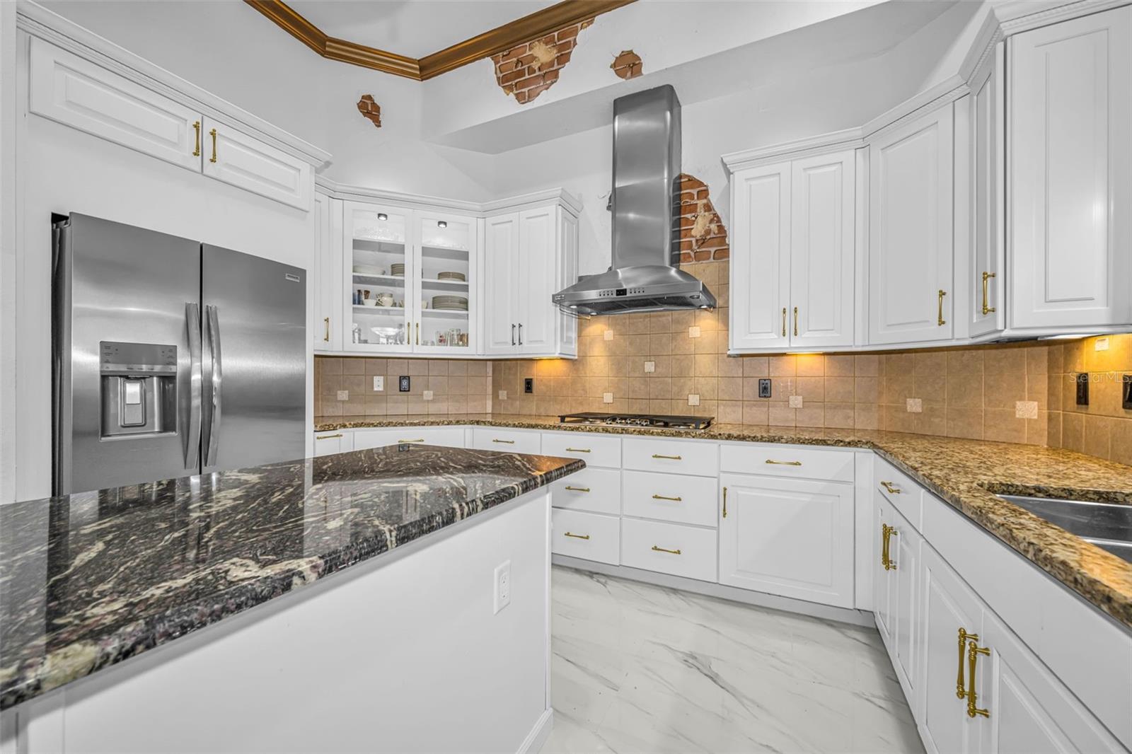 CHAMPIONS CLUB - Residential