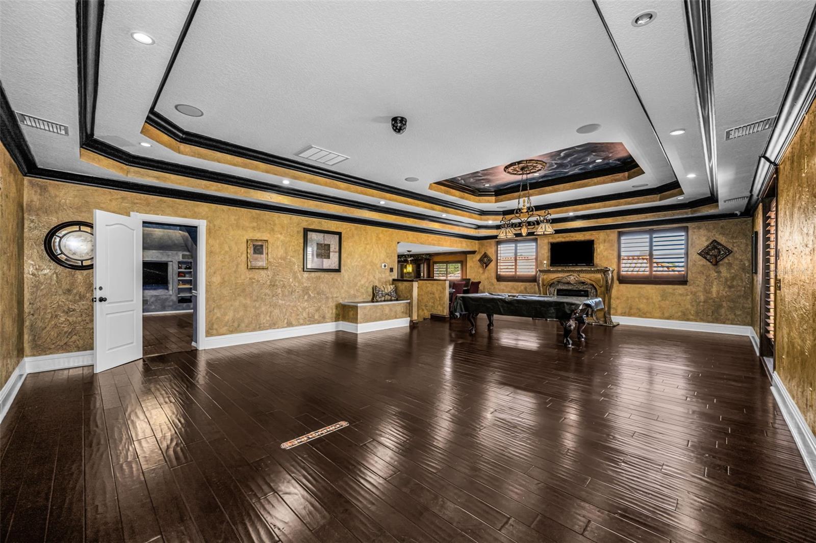 CHAMPIONS CLUB - Residential