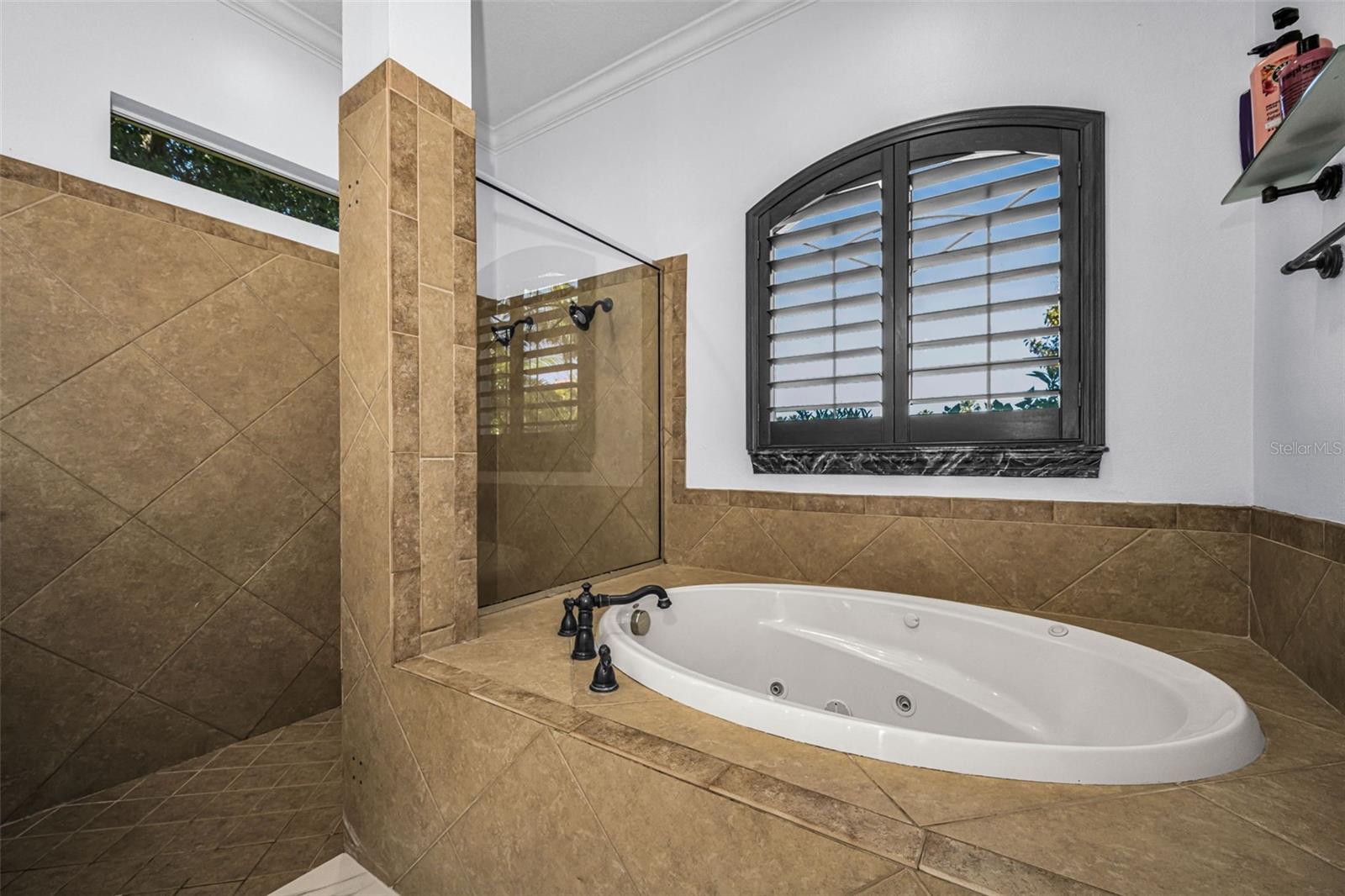 CHAMPIONS CLUB - Residential