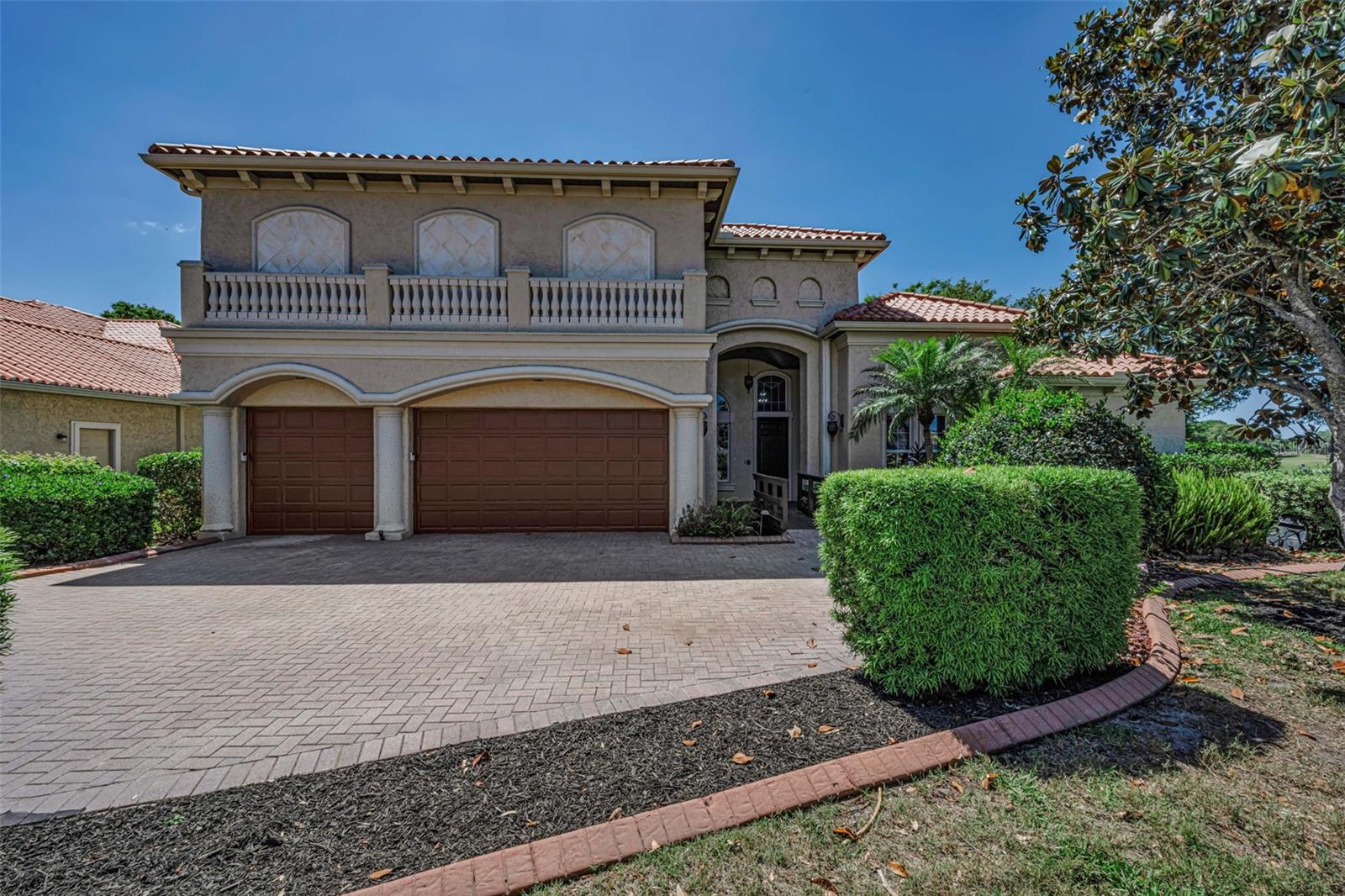 CHAMPIONS CLUB - Residential