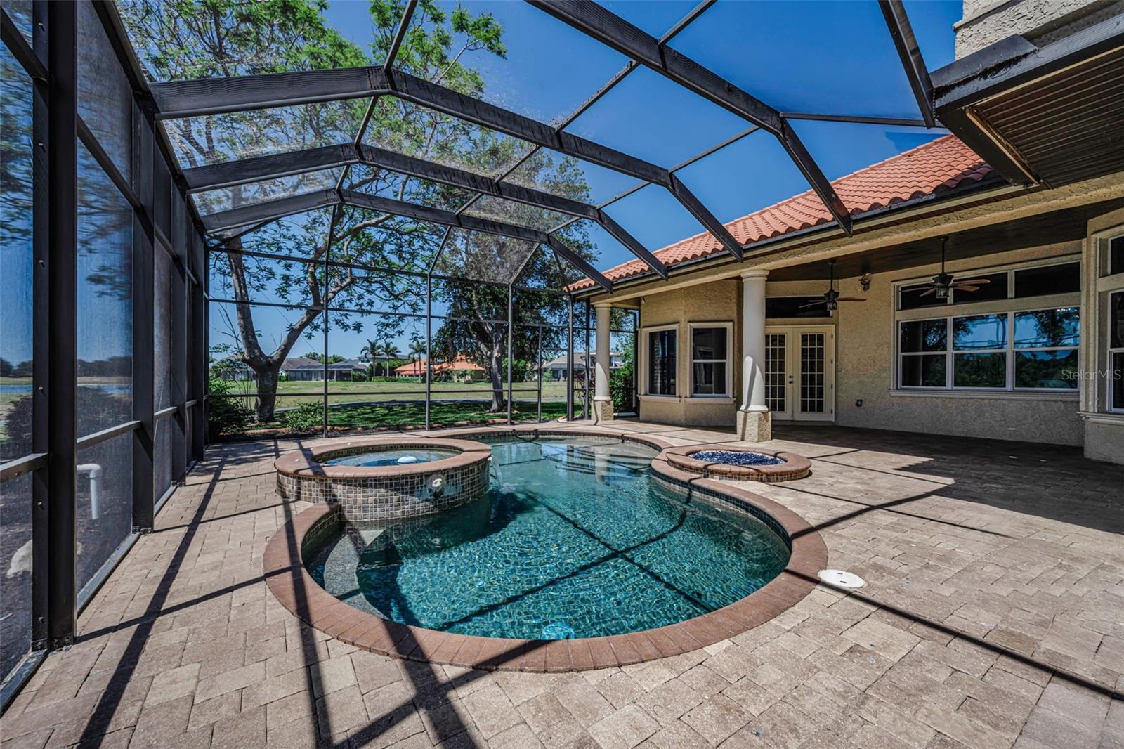 CHAMPIONS CLUB - Residential