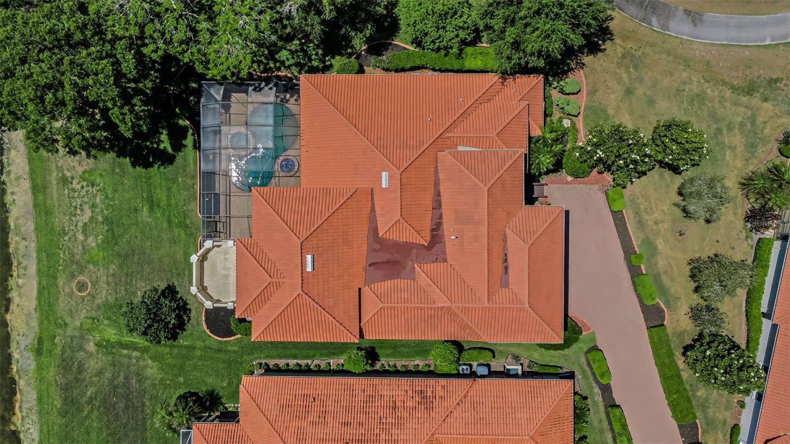 CHAMPIONS CLUB - Residential