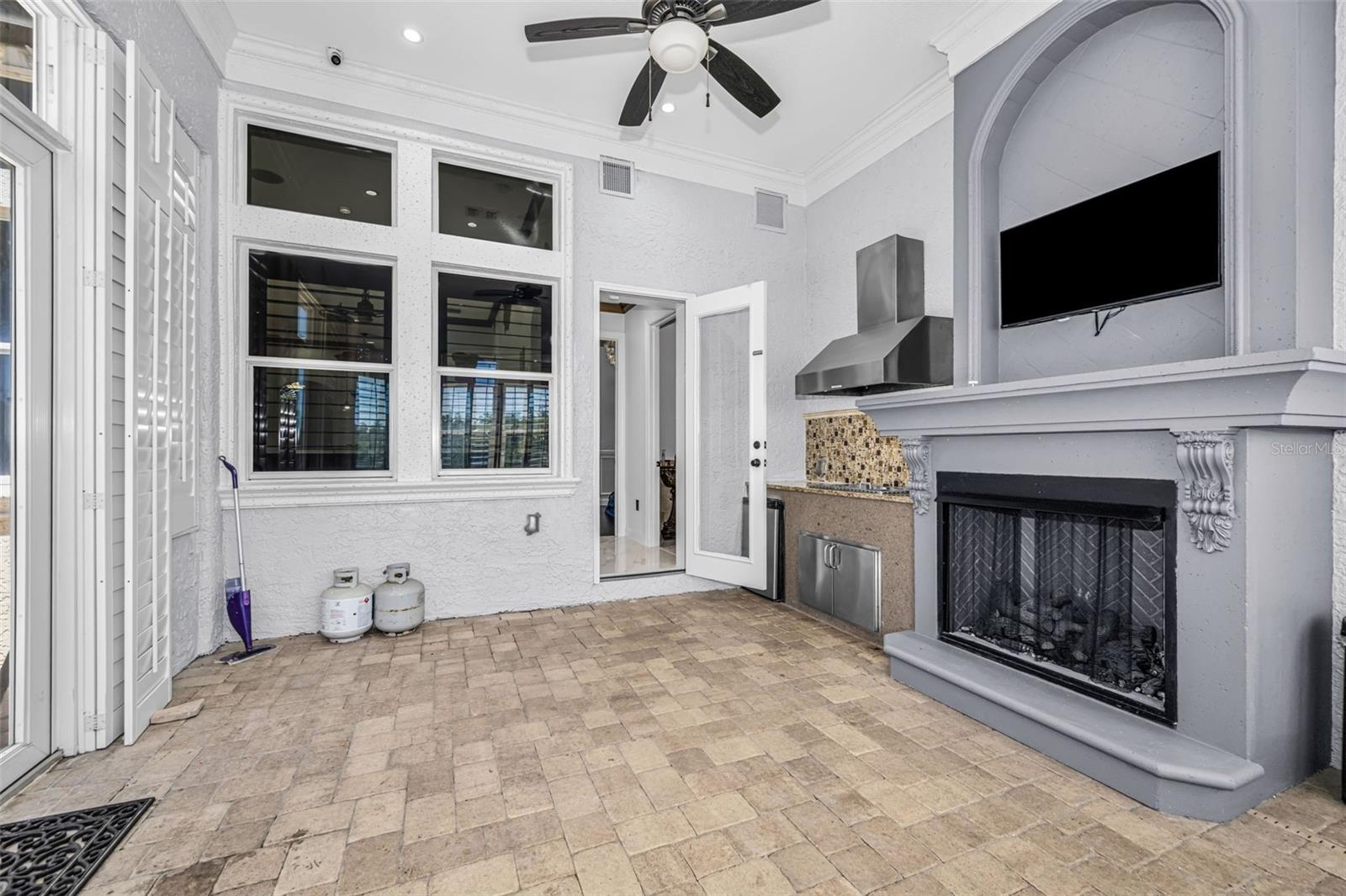 CHAMPIONS CLUB - Residential