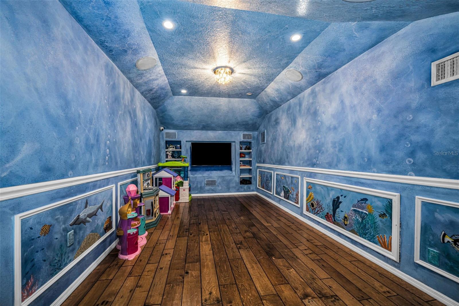 CHAMPIONS CLUB - Residential