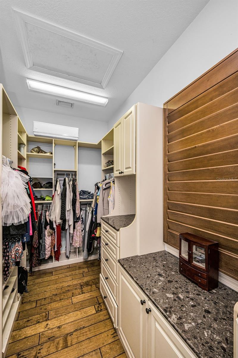 CHAMPIONS CLUB - Residential