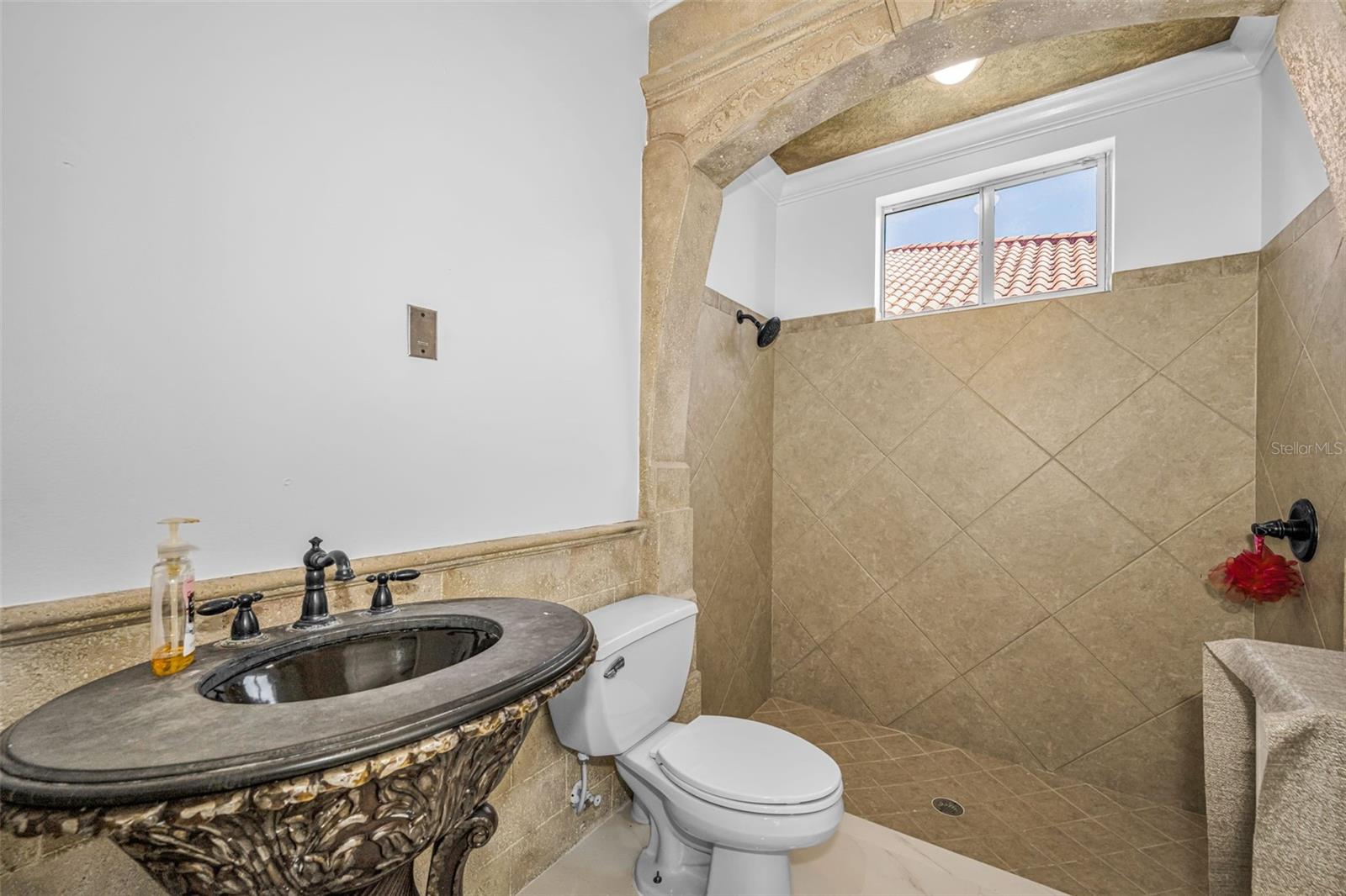 CHAMPIONS CLUB - Residential