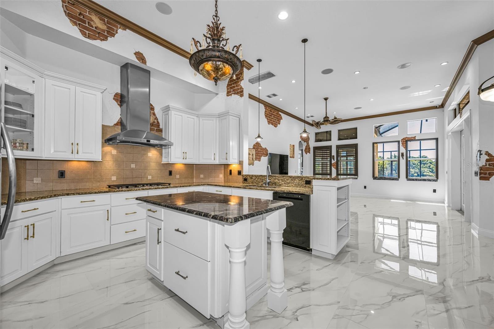 CHAMPIONS CLUB - Residential