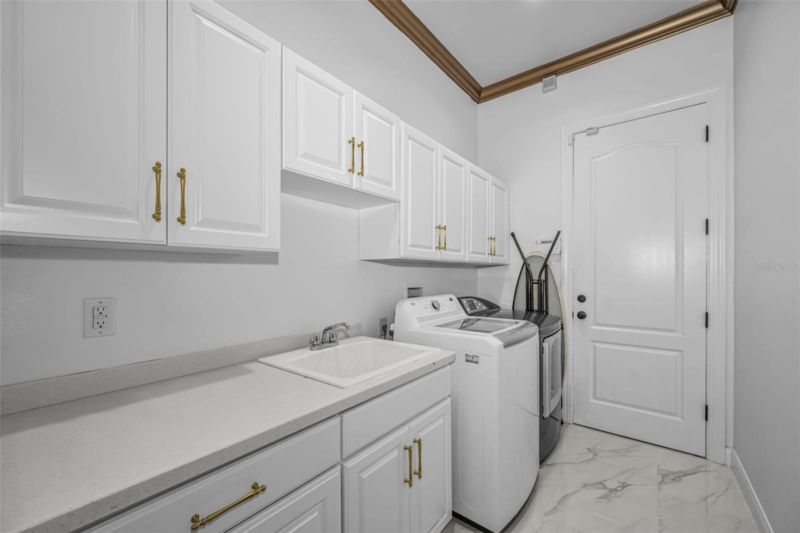 CHAMPIONS CLUB - Residential