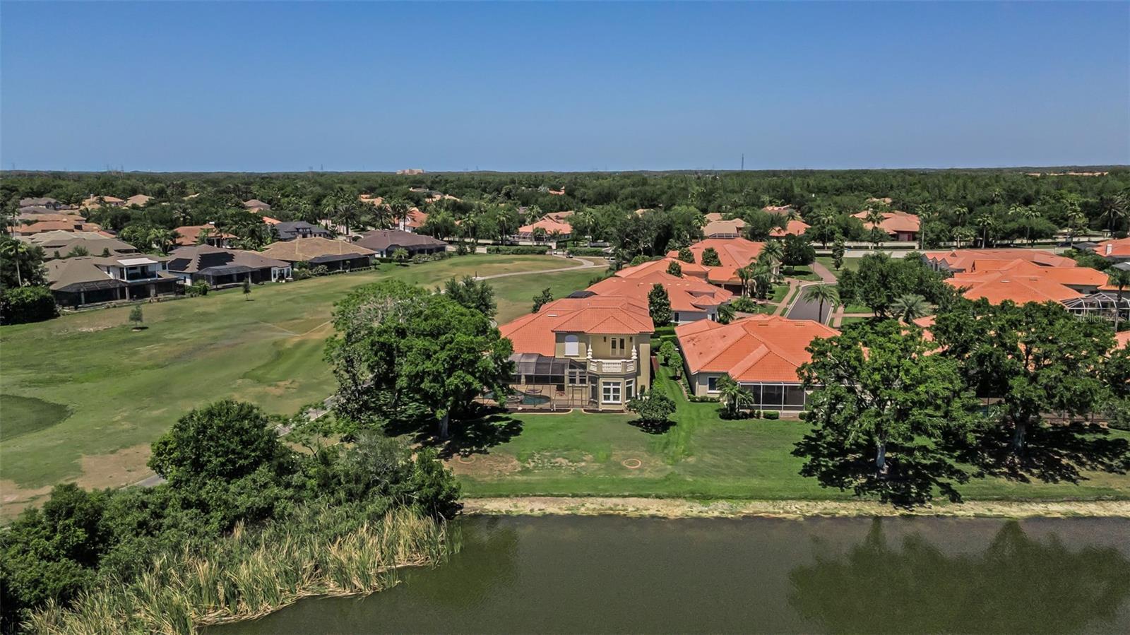 CHAMPIONS CLUB - Residential