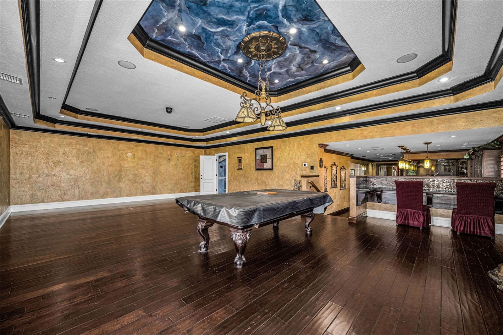 CHAMPIONS CLUB - Residential