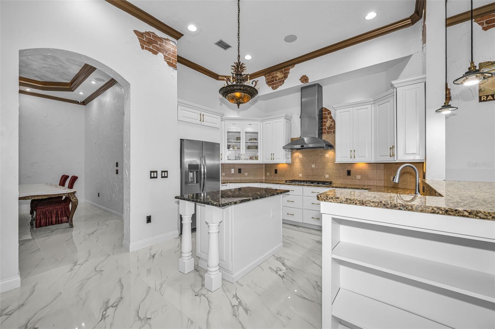 CHAMPIONS CLUB - Residential