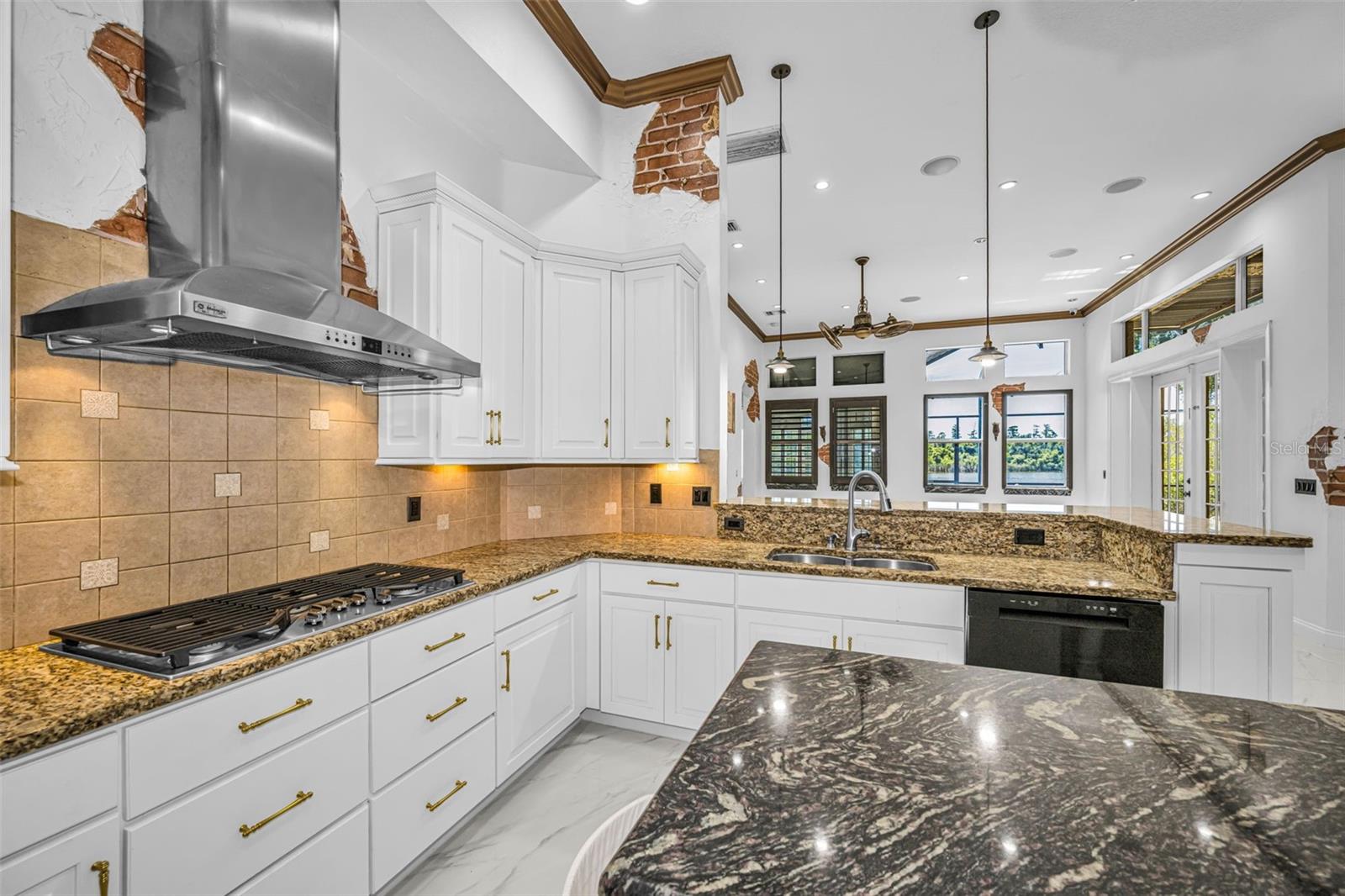 CHAMPIONS CLUB - Residential