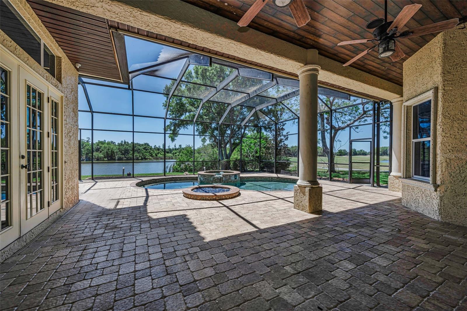 CHAMPIONS CLUB - Residential