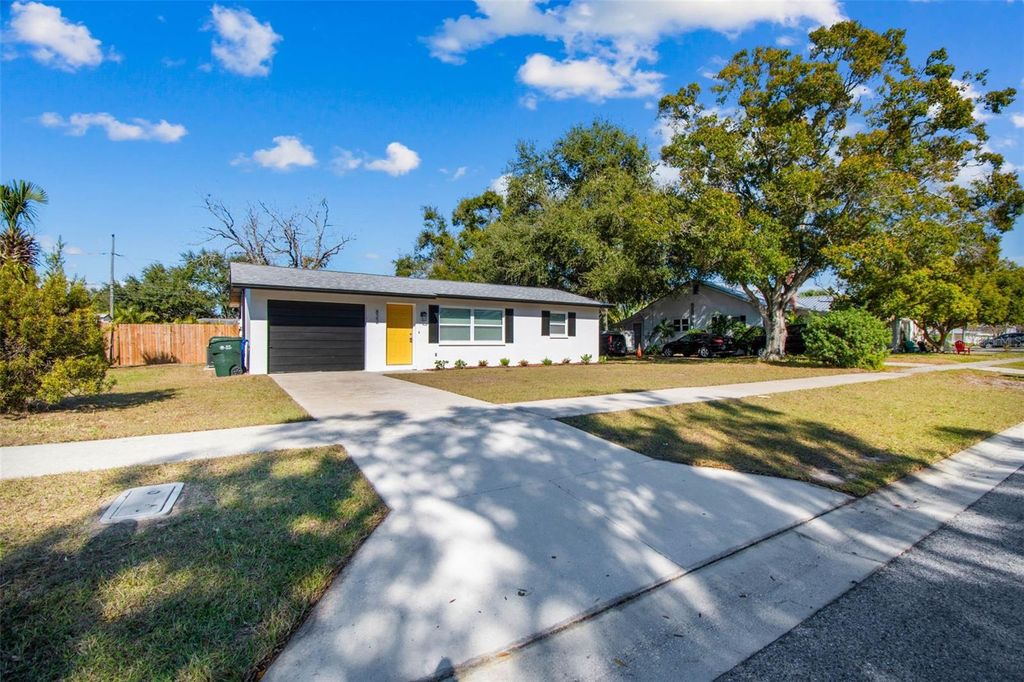 Photo of 822 3rd Avenue NW, Largo, FL 33770 (MLS # TB8462051)