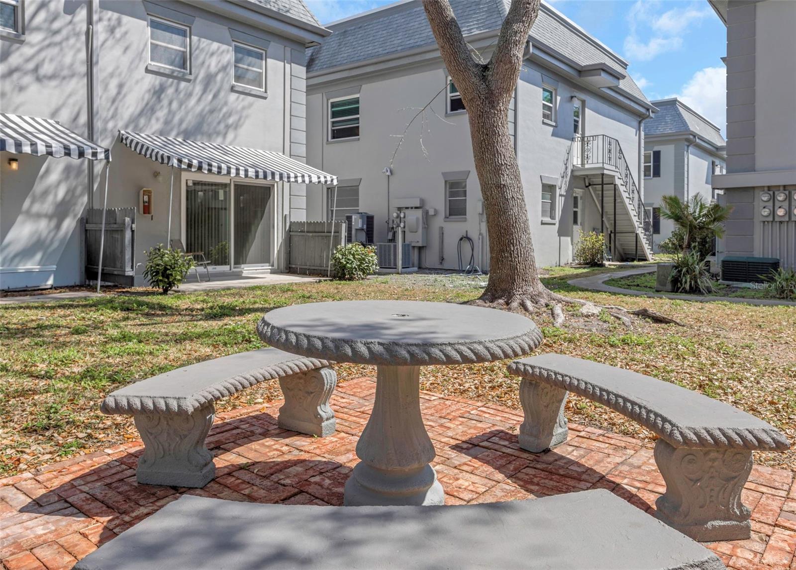 LES CHATEAUX CONDO - Residential