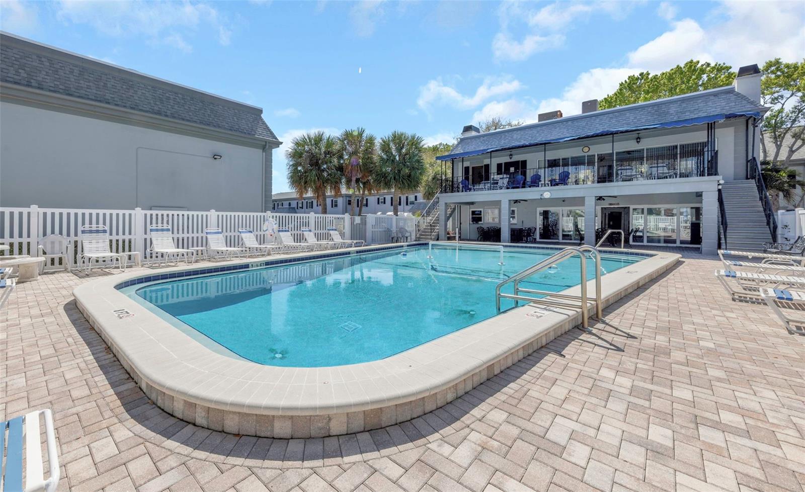 LES CHATEAUX CONDO - Residential