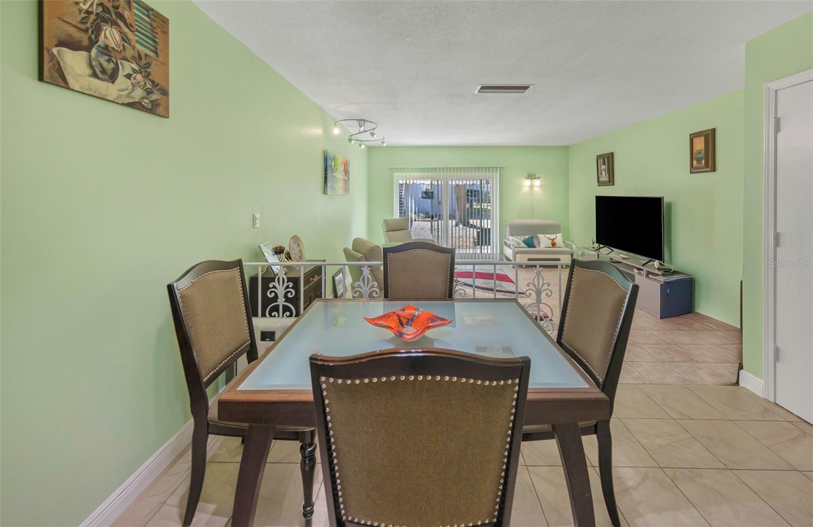 LES CHATEAUX CONDO - Residential