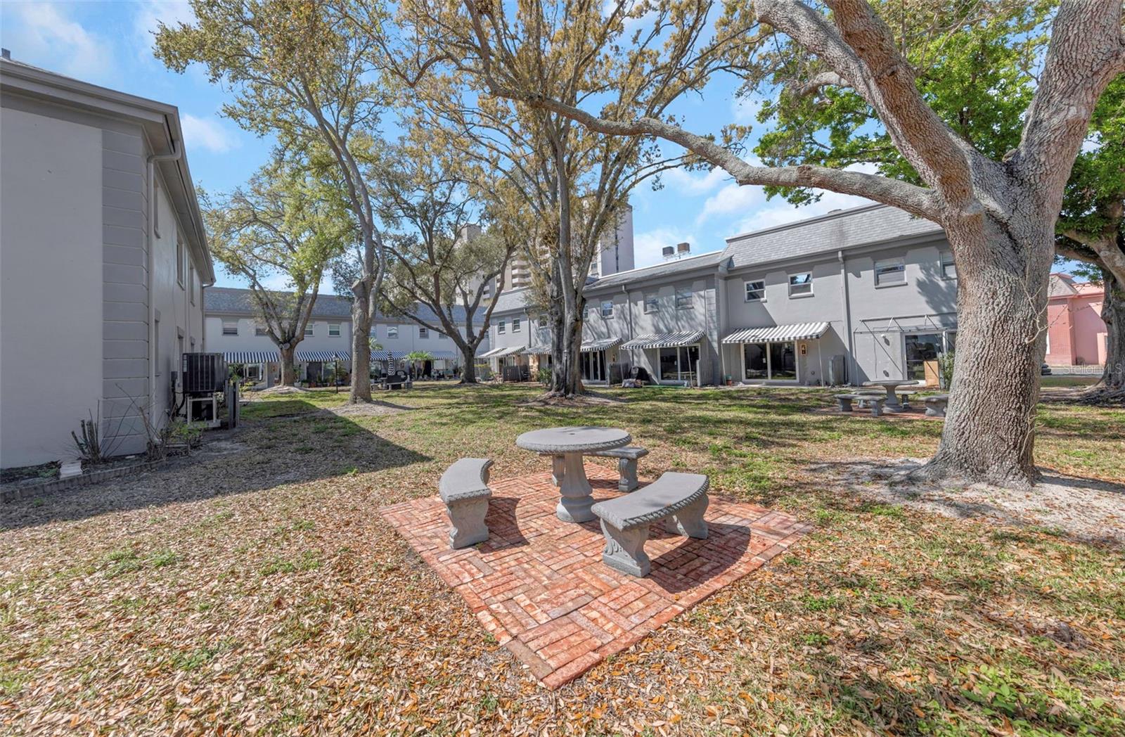 LES CHATEAUX CONDO - Residential