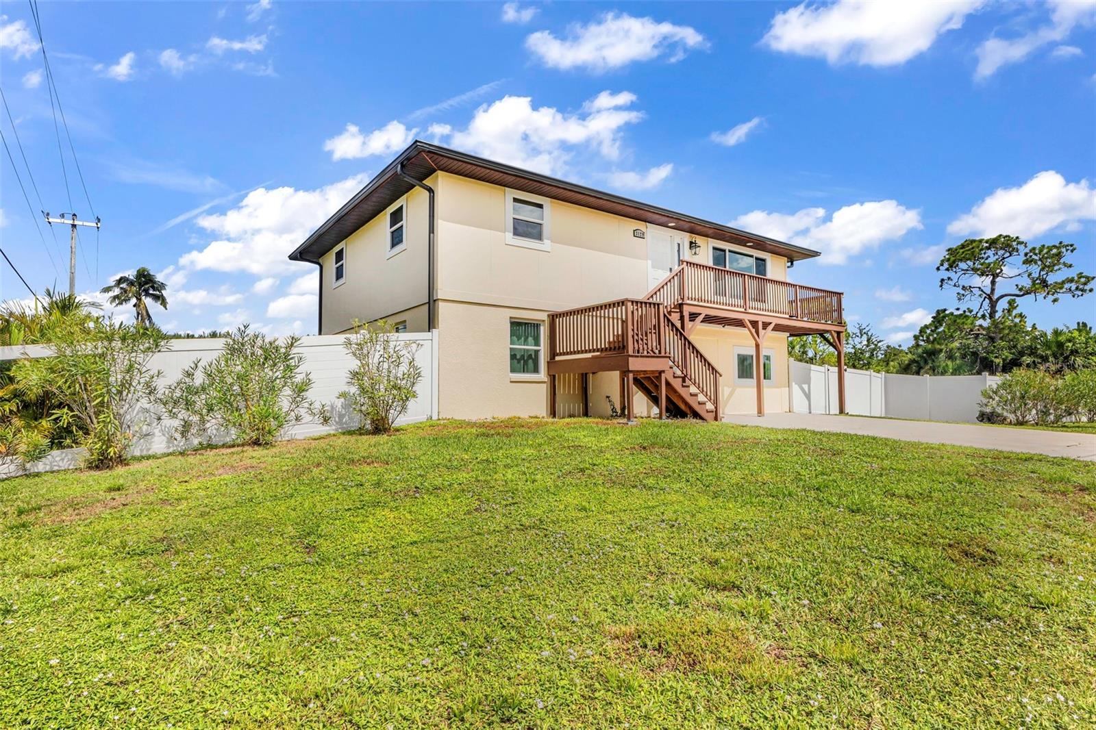 3129 BANYAN WAY