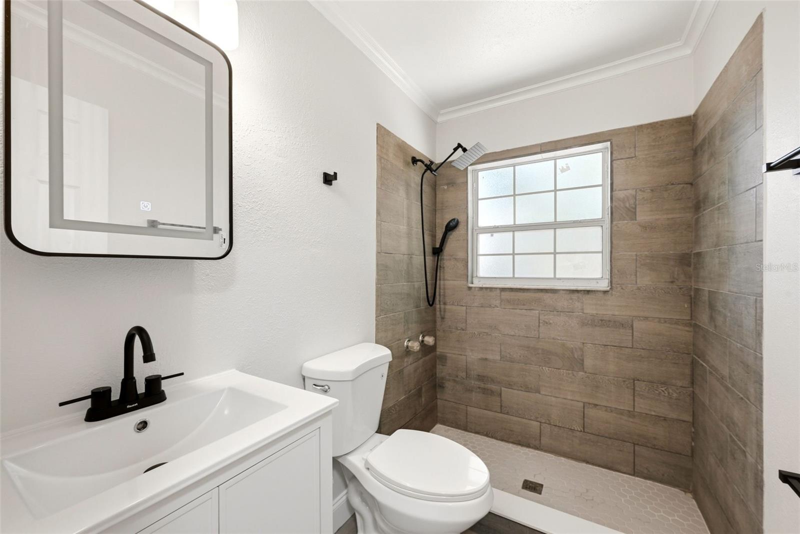 LEESBURG WOODLAND PARK - Residential