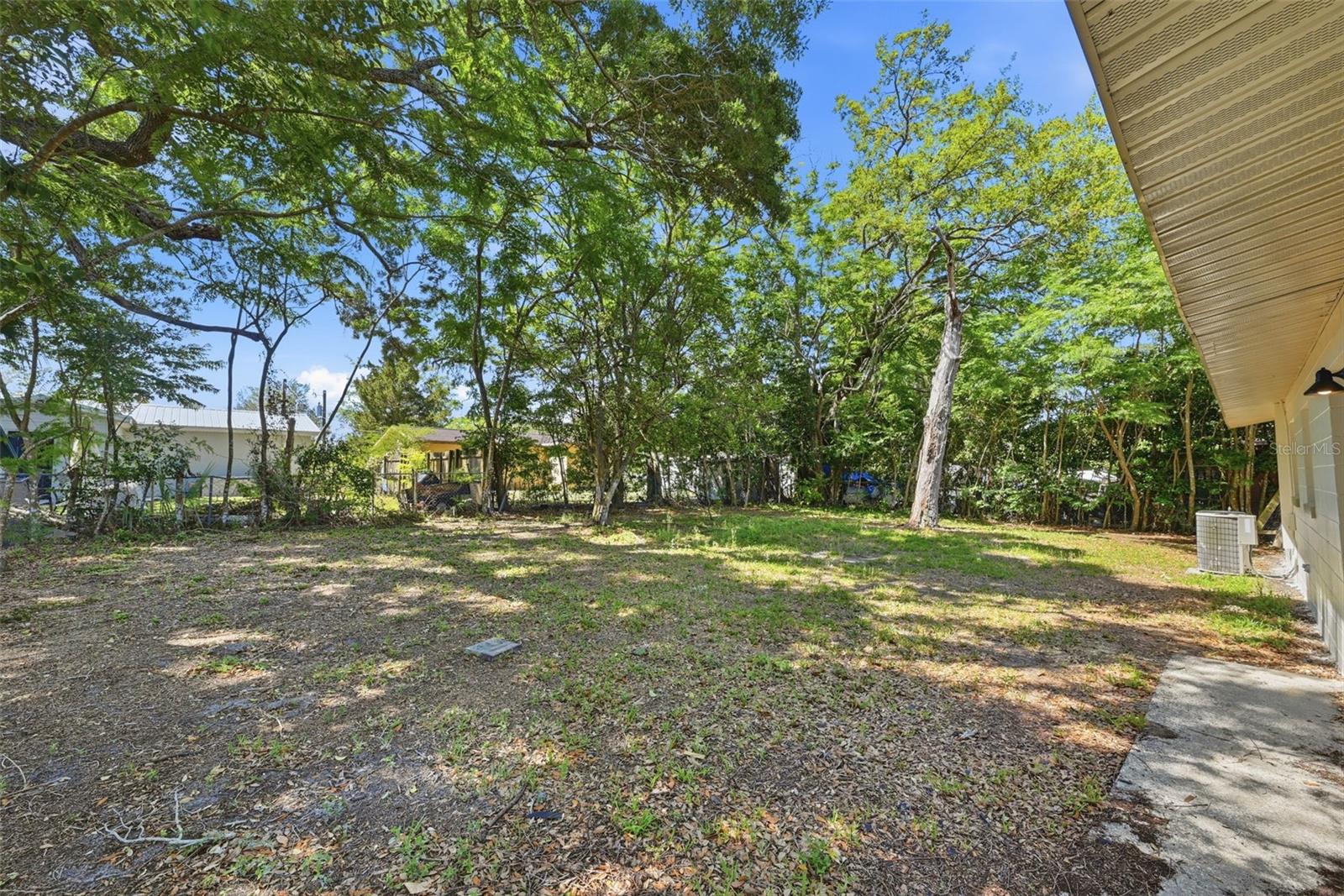 LEESBURG WOODLAND PARK - Residential