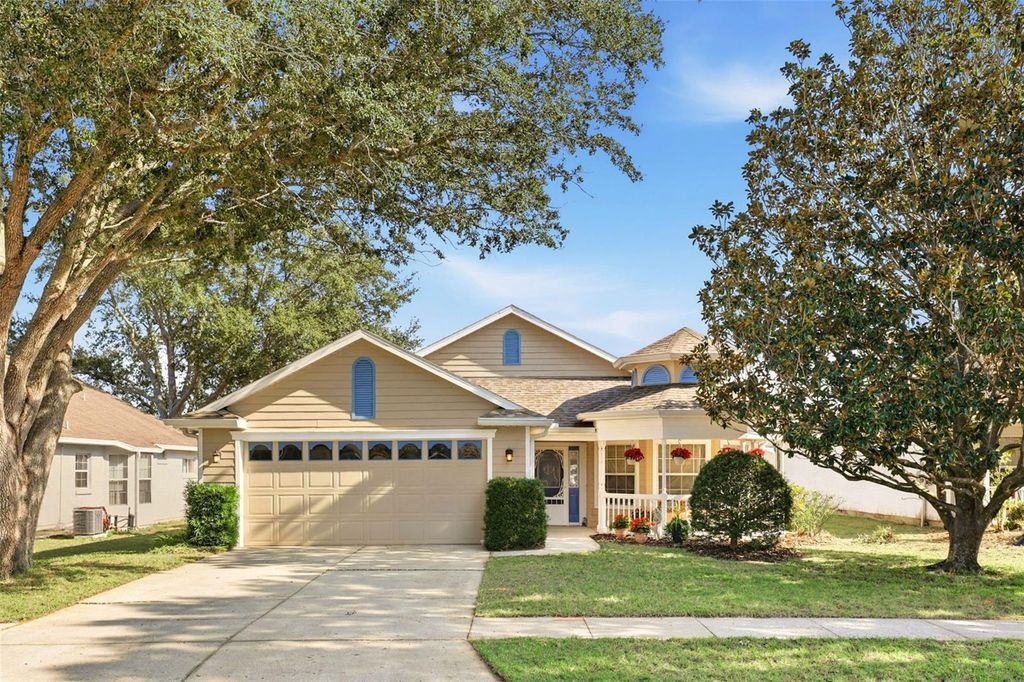 Photo of 864 Lake Elsie Drive, Tavares, FL 32778 (MLS # O6363698)