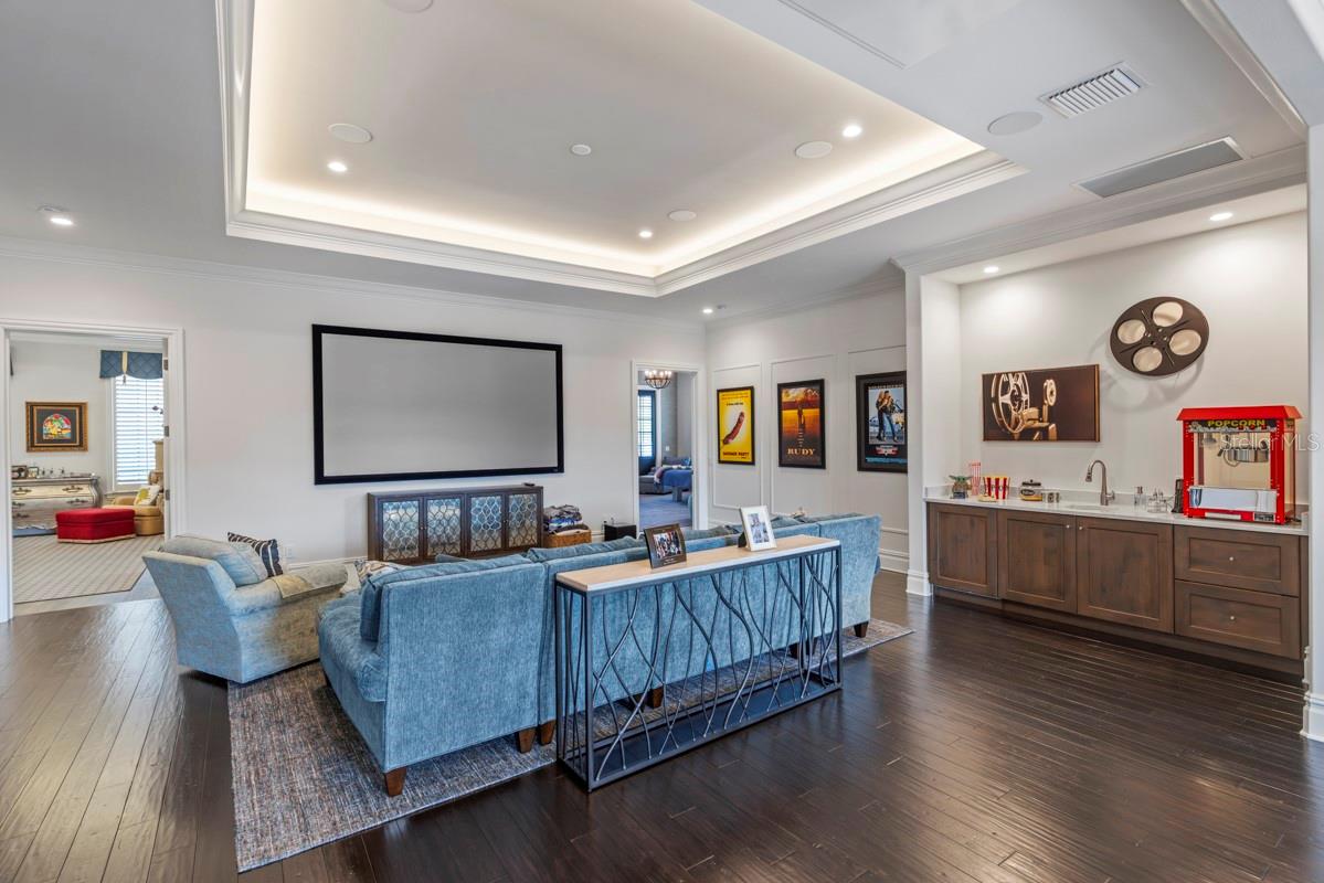GOLDEN OAK - Residential