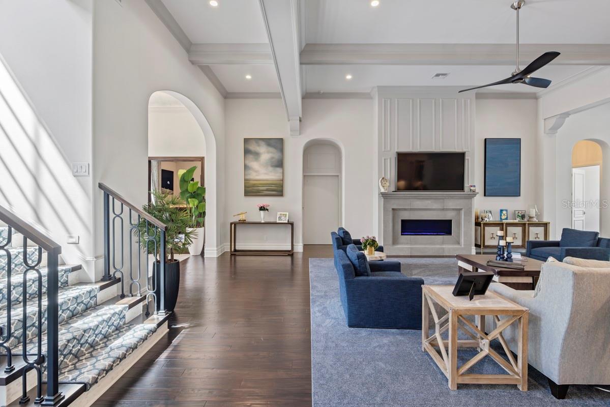GOLDEN OAK - Residential