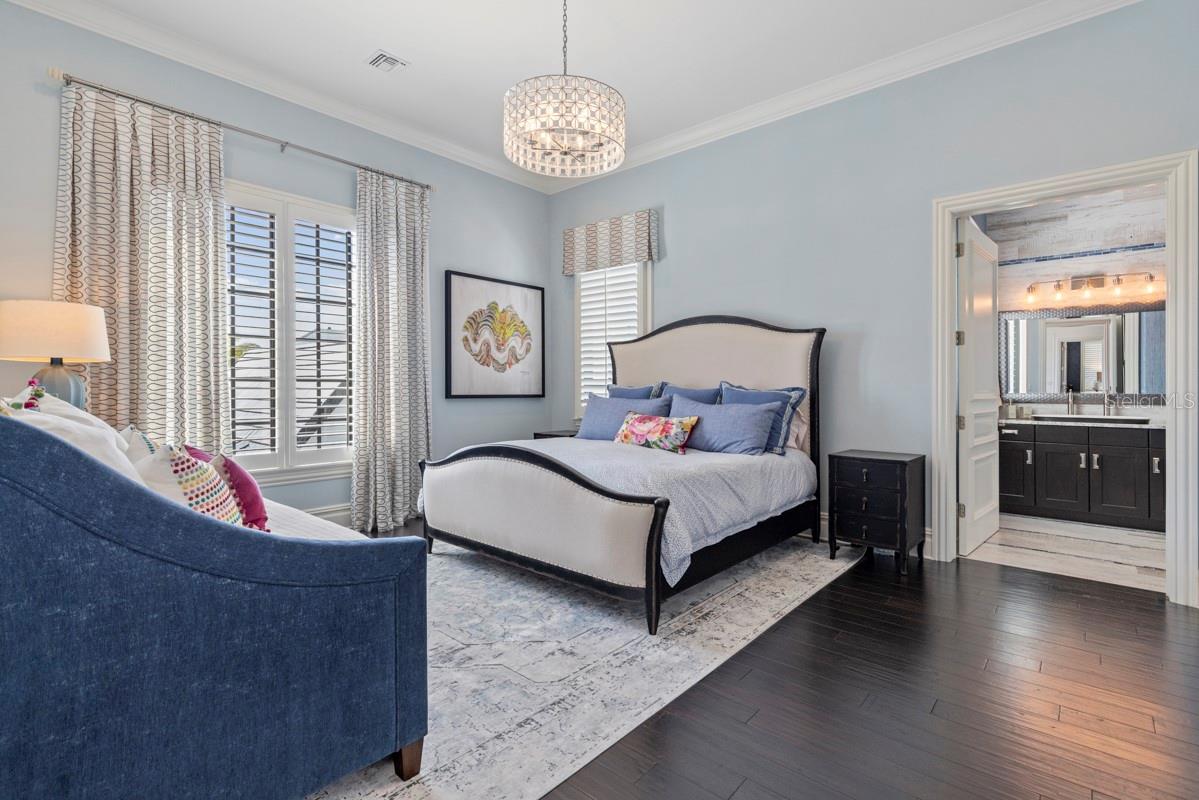 GOLDEN OAK - Residential