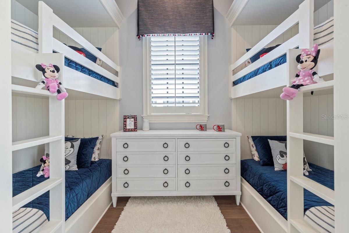 GOLDEN OAK - Residential