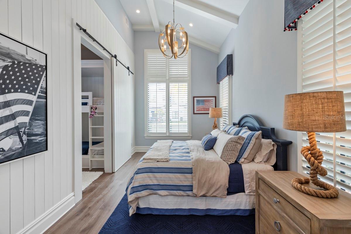 GOLDEN OAK - Residential