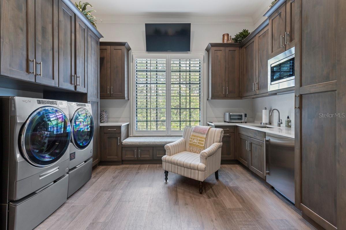 GOLDEN OAK - Residential