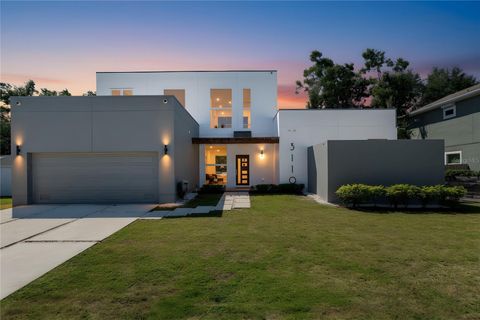 Photo of 3110 W Napoleon Avenue, Tampa, FL 33611 (MLS # TB8429987)