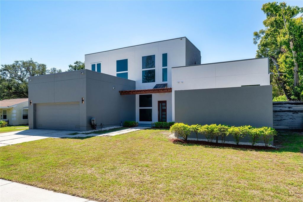 Photo of 3110 W Napoleon Avenue, Tampa, FL 33611 (MLS # TB8429987)