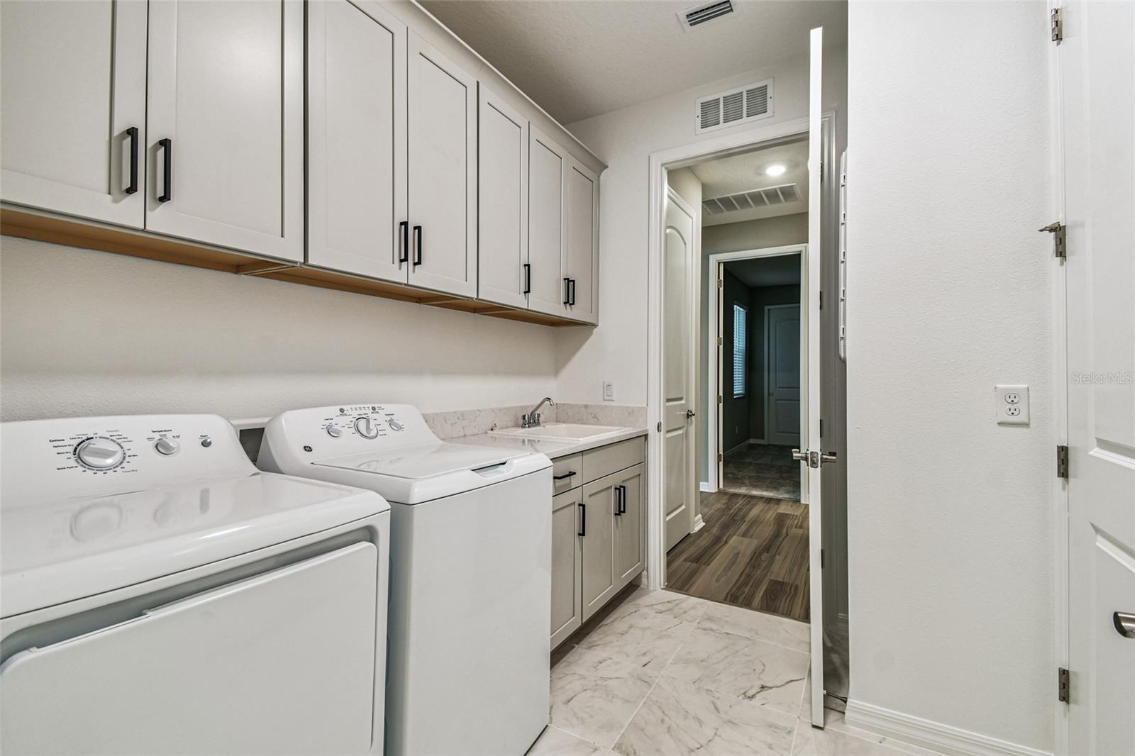 SWEETWATER VILLAS AT LAKEWOOD RANCH - Residential