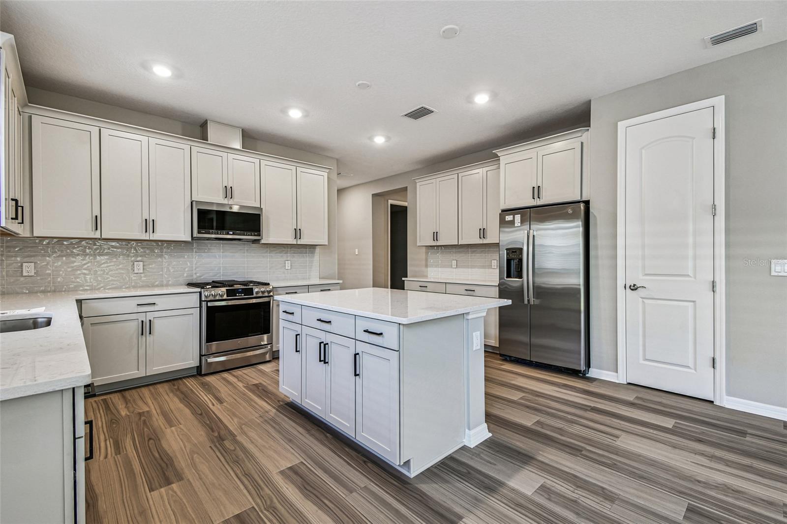 SWEETWATER VILLAS AT LAKEWOOD RANCH - Residential