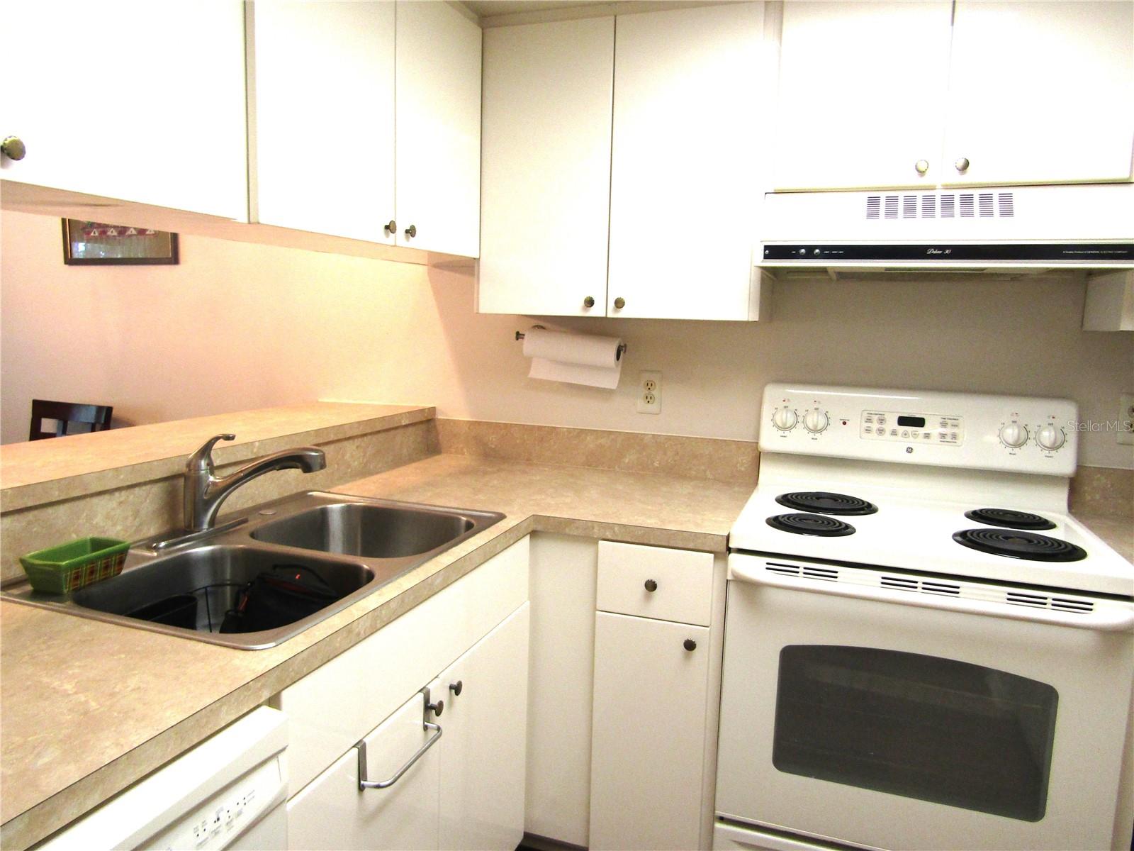 PINEBROOK HOLLOW - Residential Lease