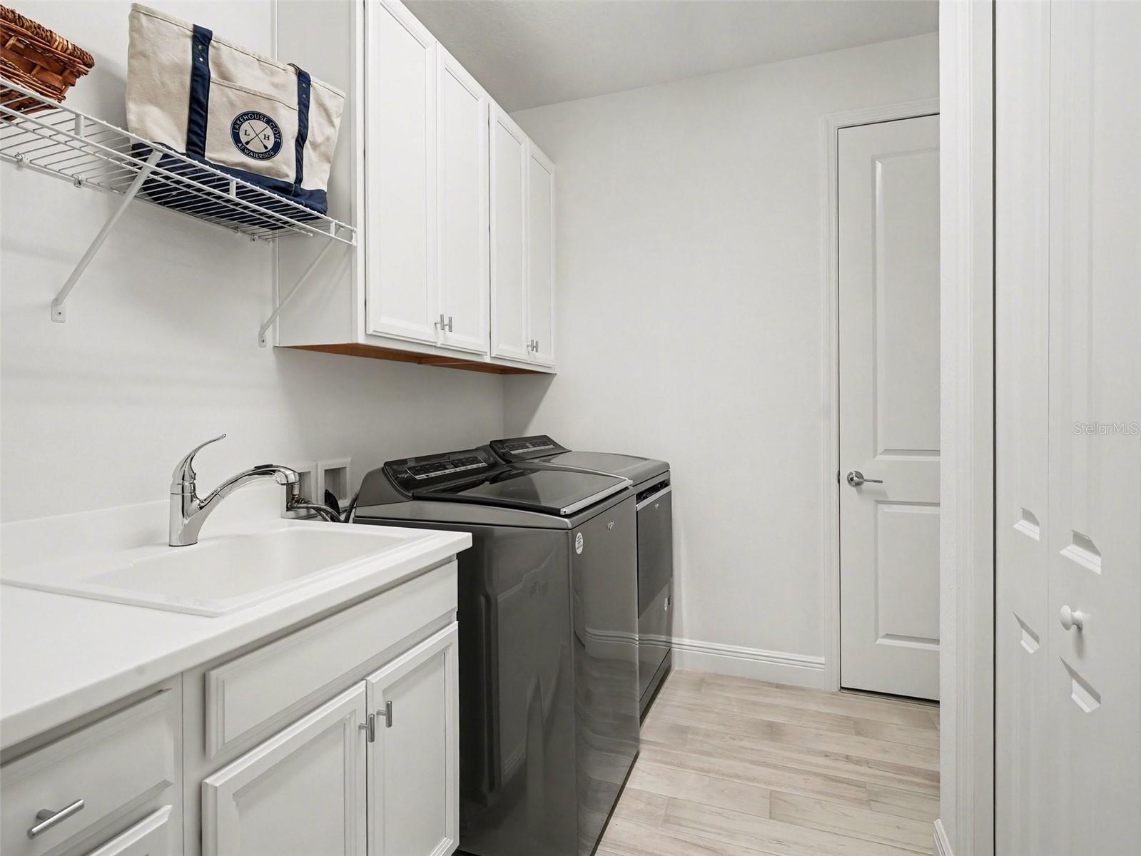 LAKEHOUSE COVE/WATERSIDE PH 2 - Residential