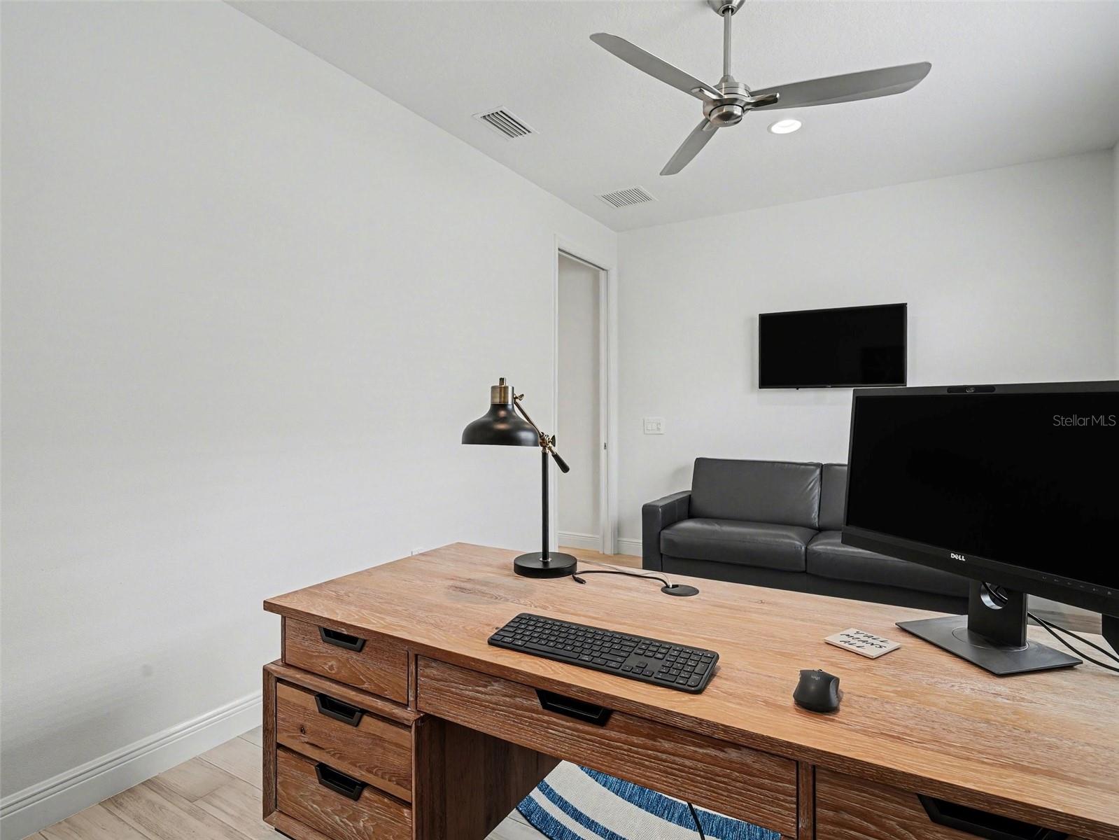 LAKEHOUSE COVE/WATERSIDE PH 2 - Residential