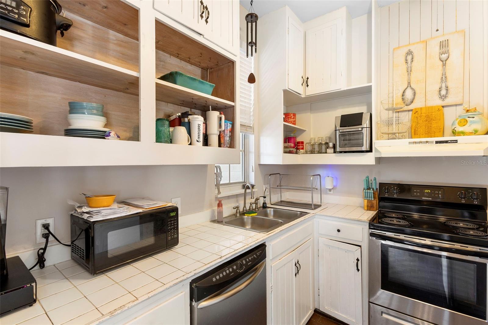 HIGHRIDGE ESTATES REP - Residential