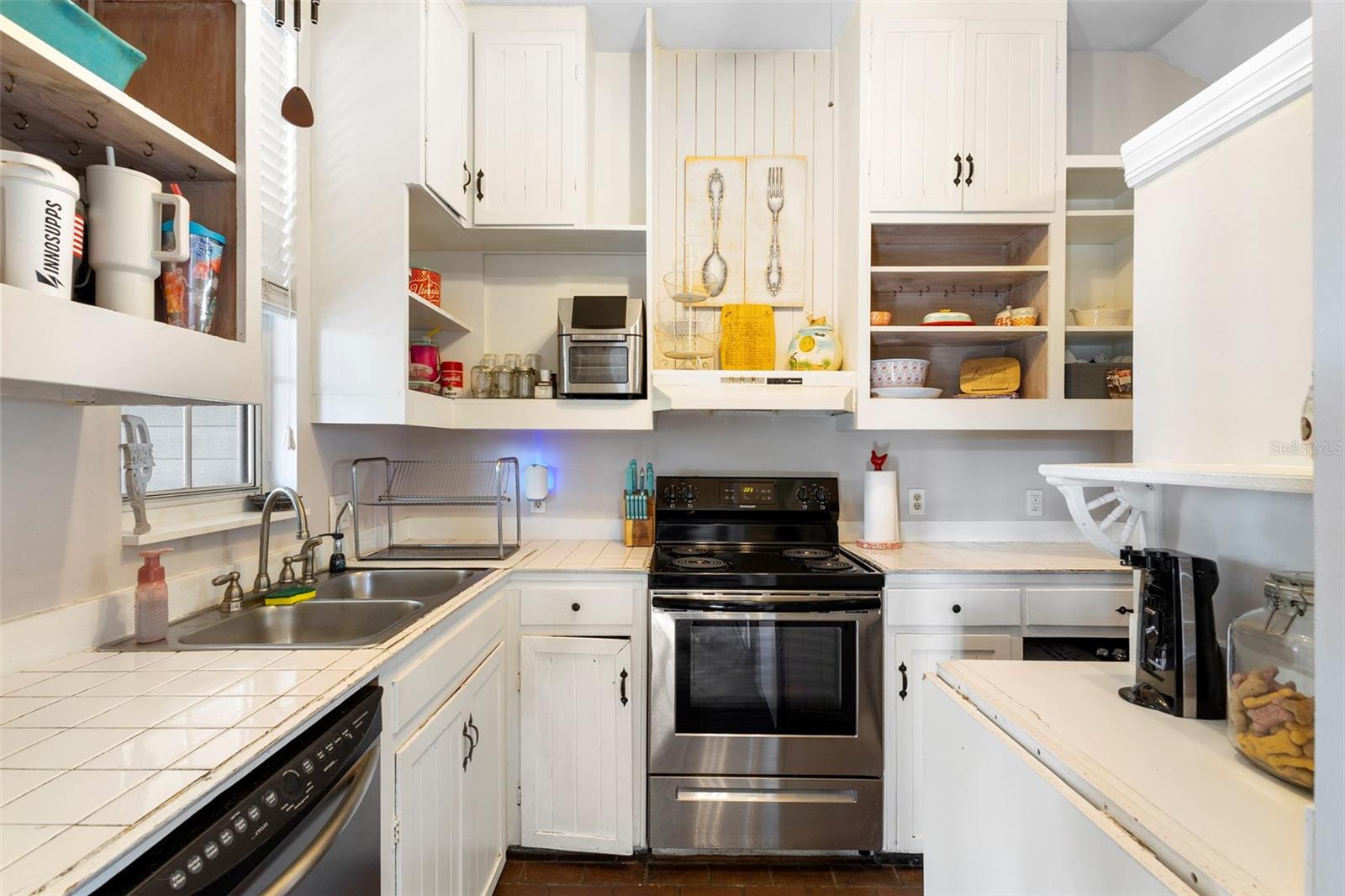 HIGHRIDGE ESTATES REP - Residential