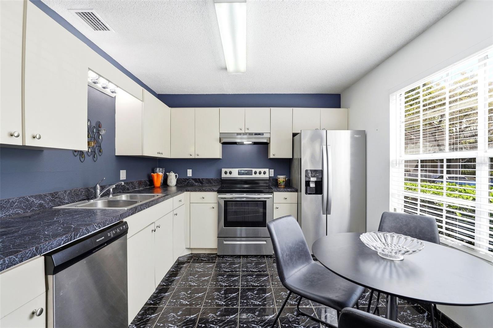 LAKEVIEW VILLAGE CONDO 09 - Residential