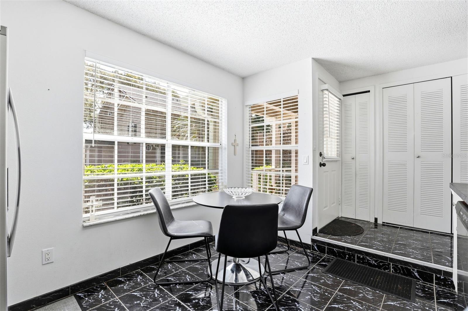 LAKEVIEW VILLAGE CONDO 09 - Residential