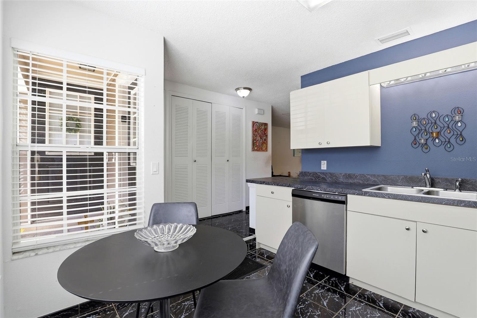 LAKEVIEW VILLAGE CONDO 09 - Residential