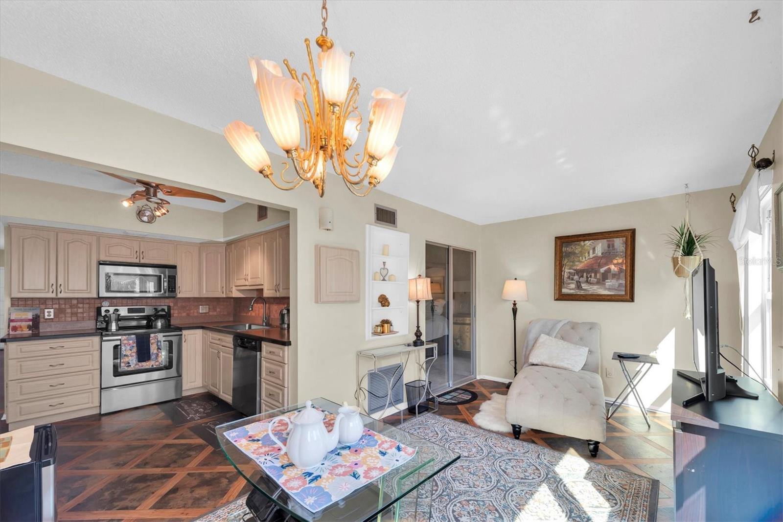 ON TOP OF THE WORLD - Residential Lease